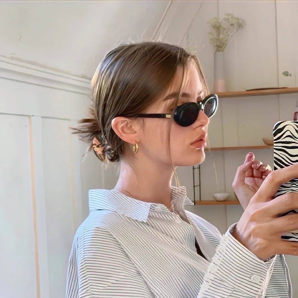 Meet your Posher, Rhea